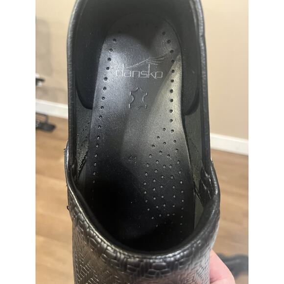 Dansko Womens Clogs Black Tooled Leather EU Size 41 US Size 10.5 Comfort Work - Picture 2 of 12